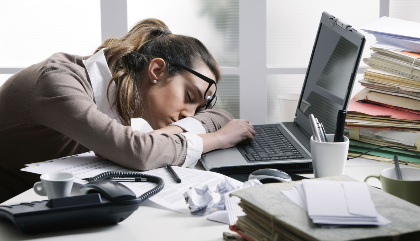 Υπνηλία: Γιατί νυστάζω συνέχεια;