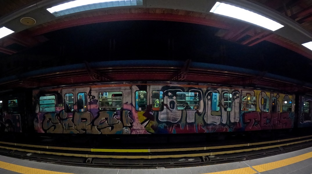 Σκηνές από ταινία θρίλερ στον Περισσό: 31χρονος κρατώντας πριόνι απειλούσε παρέα κοριτσιών