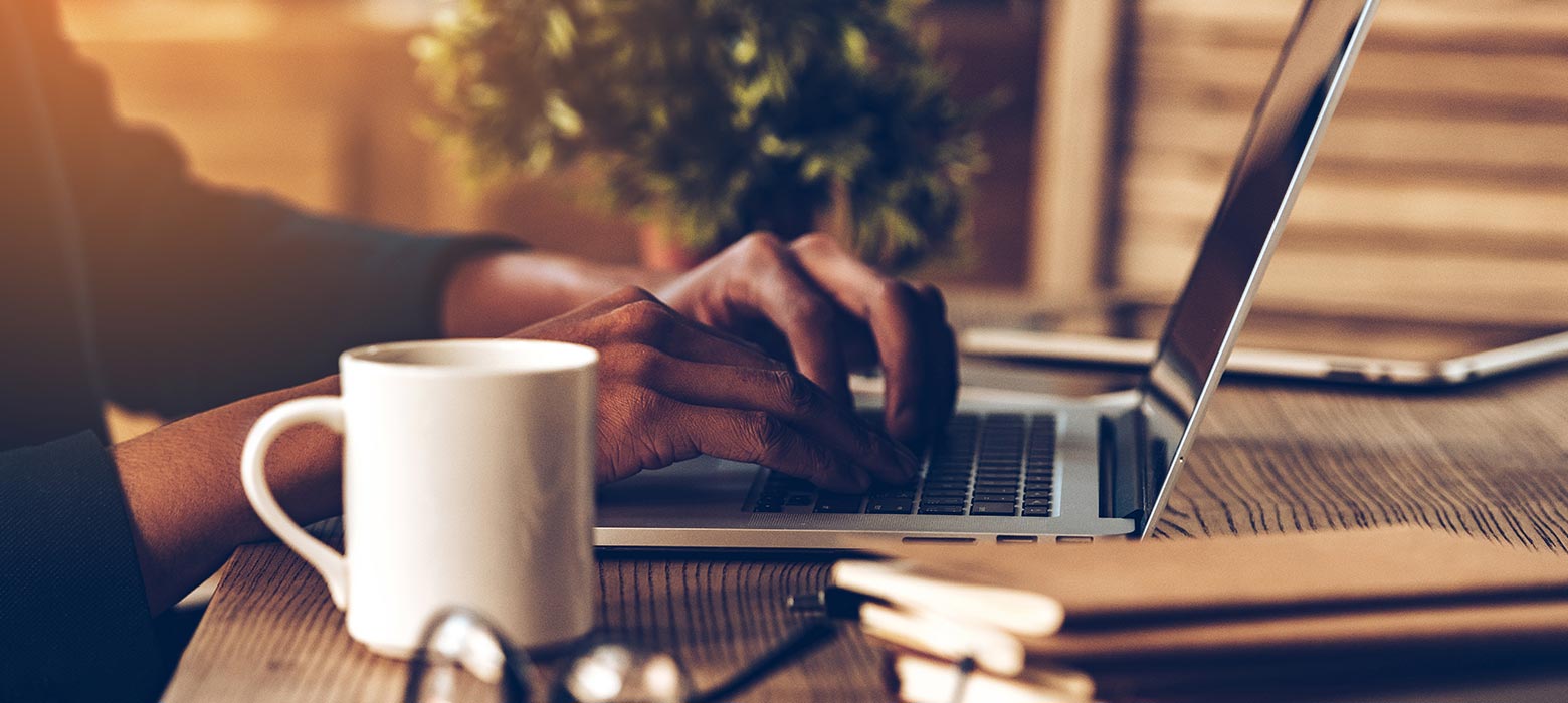 10 Επαγγέλματα που σου επιτρέπουν να δουλεύεις απ’ το σπίτι