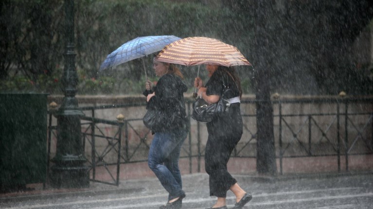 Καιρός:  Η Αττική θα “γεμίσει” νερό