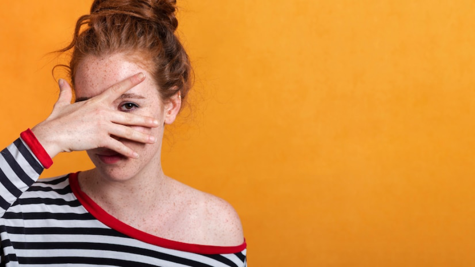 5 Τρόποι για να απαλλαγείτε από τα μαύρα στίγματα στο πρόσωπο