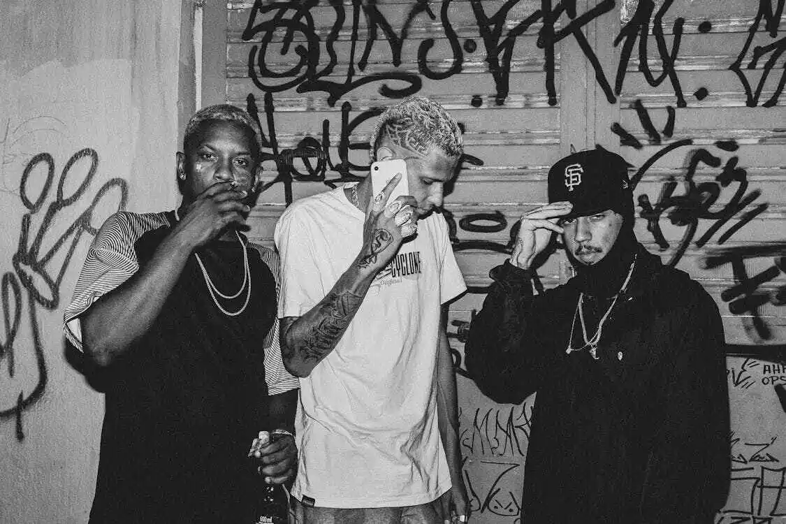 Streetwear και η Εξέλιξή του: Από τα Μονοπάτια της Νέας Υόρκης στα Instagram Feeds