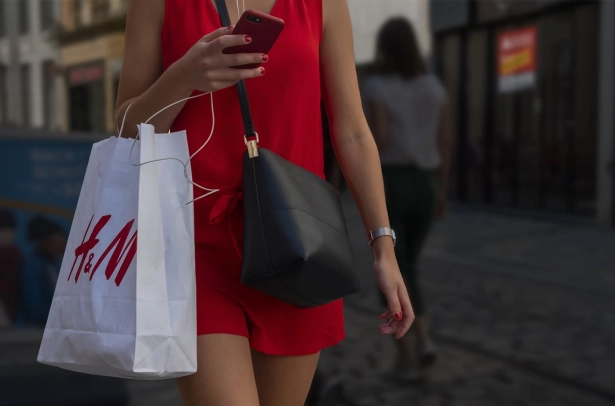 Fast Fashion: Τι Είναι και Τι Πρέπει να Ξέρεις