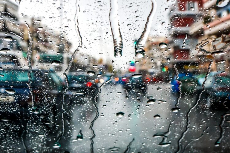 Καιρός: Αναστάτωση με βροχές και καταιγίδες