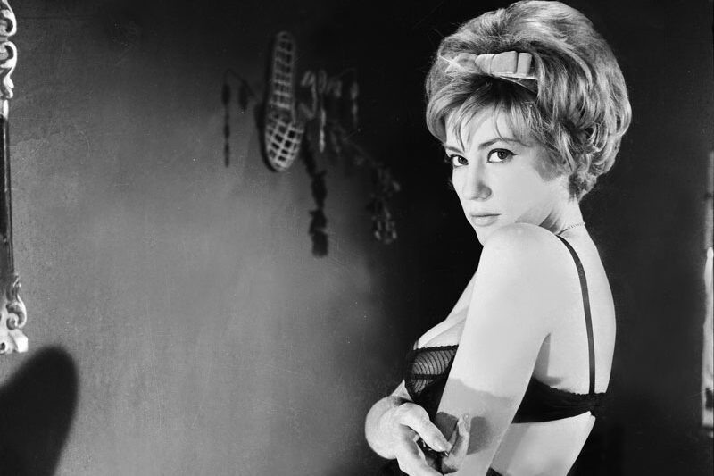 Σαν σήμερα 12/12: Γεννιέται η Ζωή Λάσκαρη