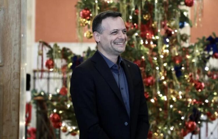 Ρεβεγιόν στο Σύνταγμα ή στο Πεδίον του Άρεως;