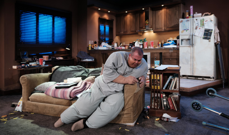 Η Φάλαινα: Μια παράσταση που ξεσκεπάζει τις σκέψεις μιας κοινωνίας