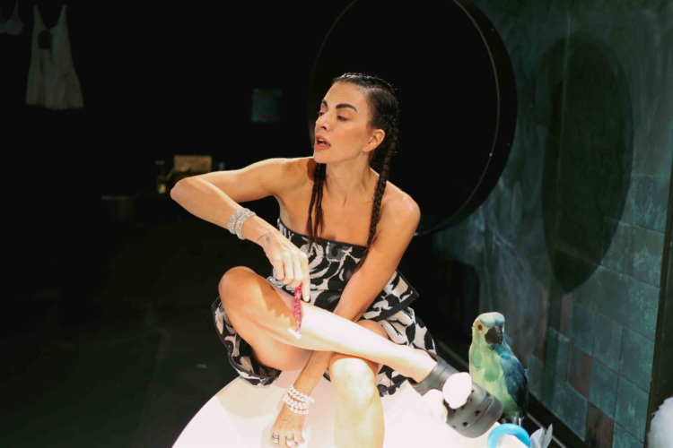 ΜΑΙΡΟΥΛΑ: Ένας μονόλογος για κάθε θηλυκό