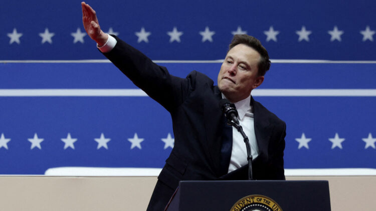 Έλον Μασκ : Κάτι που θύμιζε ναζιστικό χαιρετισμό