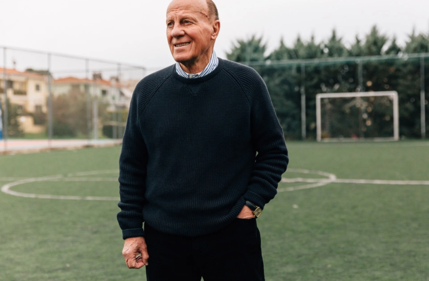 Το τελευταίο αντίο στον Μίμη Δομάζο