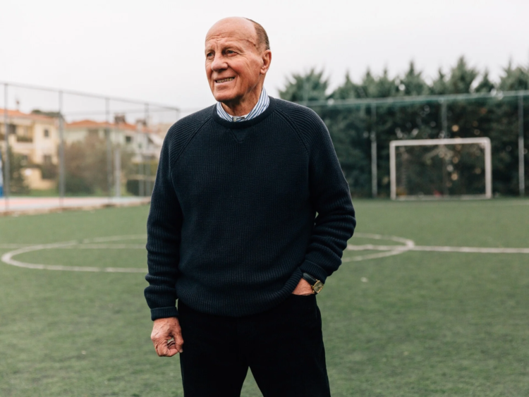 Το τελευταίο αντίο στον Μίμη Δομάζο