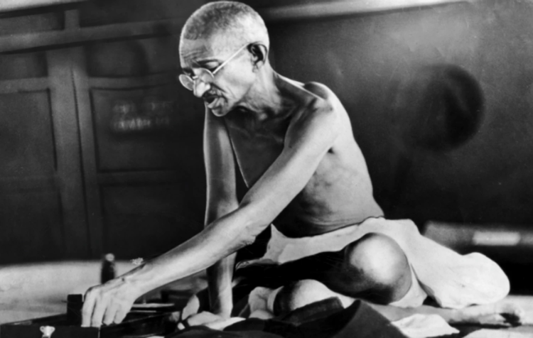 Σαν σήμερα 30/1: Δολοφονήθηκε ο Μαχάτμα Γκάντι