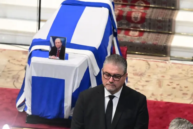 Πότε προβλέπεται κηδεία δημόσια δαπάνη και Εθνικό Πένθος