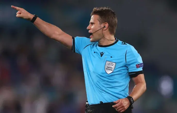 Ολυμπιακός-ΑΕΚ: Ο Μπριχ σφυρίζει την αναμέτρηση του Κυπέλλου!