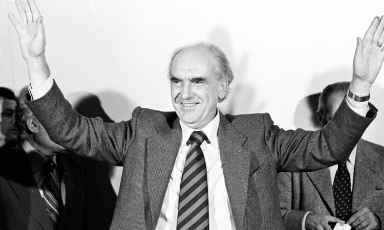 Σαν σήμερα 5/2: Γεννήθηκε ο Ανδρέας Παπανδρέου